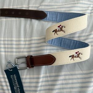 NWT  Vineyard Vines Cream and Brown Belt with Horse Motif BELT SIZE 32